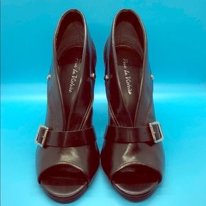 Size 9.5 Black Leather Pumps